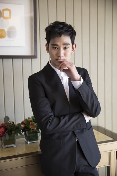 김수현(탤런트/영화배우)
배우 김수현이 세월호 침몰 사고로 고통받는 학생과 가족들을 위해 위로의 마음을 전했다.
