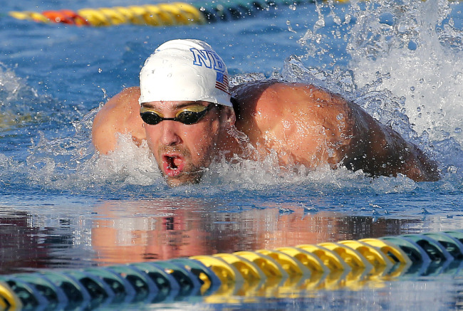 Michael Phelps competes in the 100-meter butterfly final in Mesa, Arizona, Thursday.   AP-Yonhap