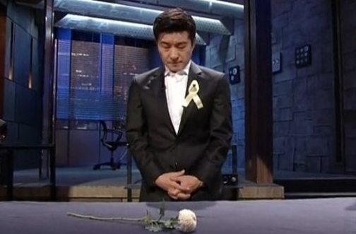 김상중(탤런트/영화배우)
세월호 침몰 사고를 다루며 반향을 불러온 SBS ‘그것이 알고 싶다’의 재방송이 본방송보다 높은 시청률을 기록했다. 본방송 이후 하루종일 온라인을 떠들썩하게 했던 이날 방송분은 그간 언론이 다루지 못했던 이야기에 접근해 폭로하고, 방송 말미 김상중이 진심의 눈물을 흘린 모습까지 화제가  됐다. 방송 다음날 재방송을 결정하는 이례적인 편성처럼 세월호 침몰 사고의 진실을 둘러싼 대국민적 관심이 이날 방송의 시청률로 이어진 것으로 풀이된다.