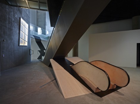 김민애,블랙박스 조각, 2014 혼합재료 600x315x115cm[사진제공=삼성미술관 리움(Leeum)]
국제무대에서 성장 가능성이 주목되는 유망작가를 발굴 지원하는 삼성미술관 리움(Leeum)의 격년제 프로젝트 ‘아트스펙트럼’이 오는 5월 1일 개막한다.