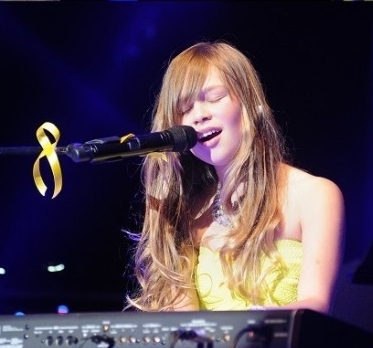 코니탤벗(ConnieTalbot/가수)
진도 여객선 세월호 침몰 참사를 애도하는 노란리본달기 캠페인에 영국 가수 코니 탤벗(Conne Talbot)이 동참해 눈길을 끌었다.