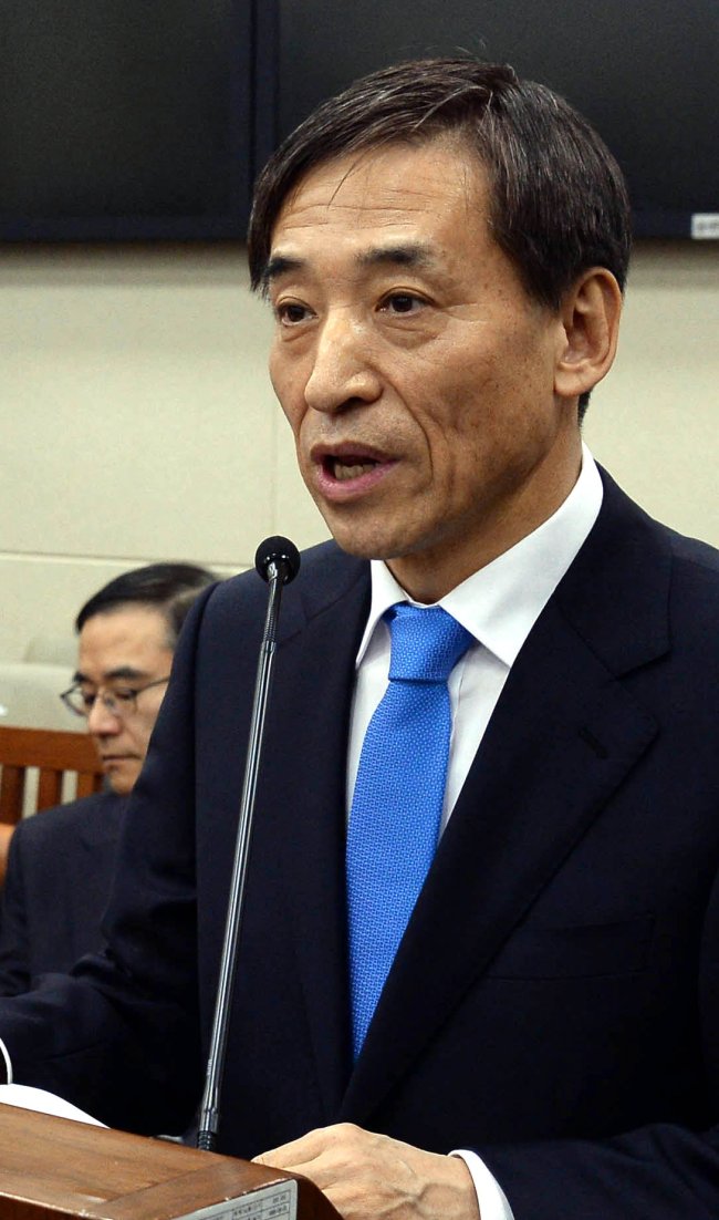이주열(한은총재/한국은행총재)
이주열 한국은행 총재는 28일 “세월호 사태가 경제에 미칠 영향을 면밀히 파악하고 있다”고 말했다.