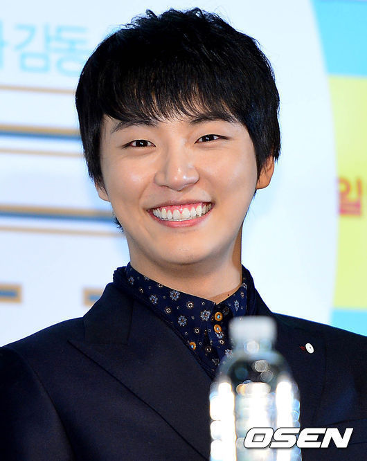 윤시윤(탤런트/영화배우)
배우 윤시윤이 28일 해병대에 입대했다.