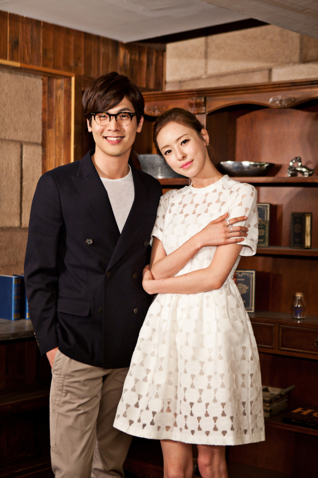 최다니엘(좌부터/탤런트/영화배우),이다희(탤런트/영화배우)
KBS2 새 월화드라마 '빅맨'에서 강지환과 최다니엘의 사랑을 동시에 받는 히로인인 탤런트 이다희(소미라 역)에게 시청자의 관심이 높아지고 있다.
[사진=와이트리미디어]