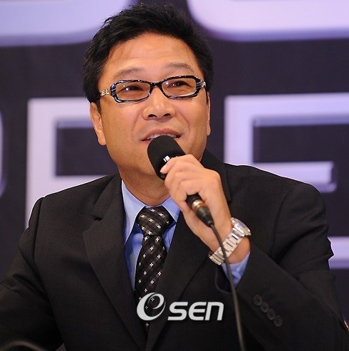 이수만(엔터테인먼트프로듀서/SM엔터테인먼트)
SM 이수만 회장과 YG 양현석이 세월호 참사에 애도의 뜻을 전하며 기부했다.