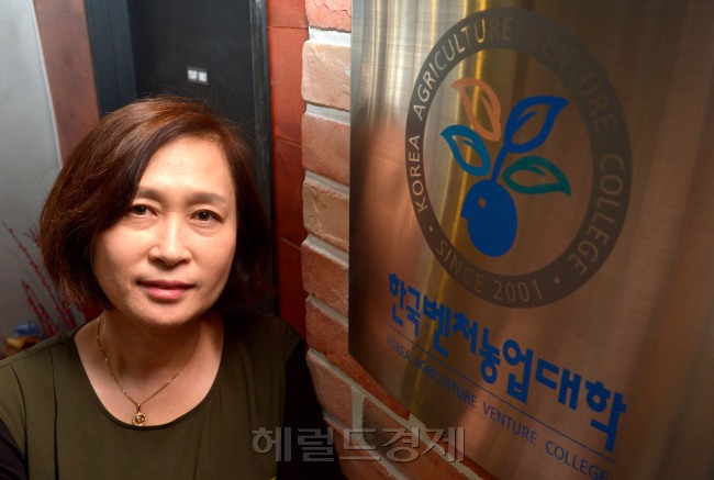 벤쳐농업대학 권영미 사무국장<br /><br />윤병찬기자/yoon4698@heraldcorp.com
벤쳐농업대학 권영미 사무국장
윤병찬기자/yoon4698@heraldcorp.com