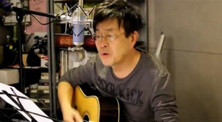 김창완(탤런트/가수/김창완밴드)
가수 겸 배우 김창완이 세월호 침몰 사고 희생자를 추모하는 자작곡을 공개했다.