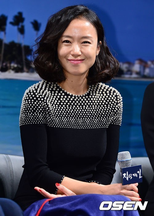 전도연(영화배우)
South Korean actress Jeon Do-yeon has been selected among the nine members of the main competition jury for this year's Cannes International Film Festival, the event's organizer said Monday.
Actress Jeon Do-yeon (photo: OSEN)