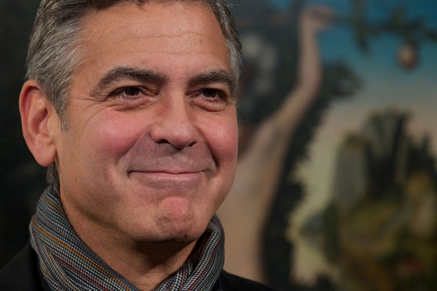 조지클루니(GeorgeClooney/영화배우/영화감독)
Looks like George Clooney owes Michelle Pfeiffer lots of money. George Clooney.   AFP
