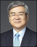 조양호(기업인/한진그룹회장/대한항공최고경영자CEO)
29일 한진해운 대표이사로 선임된 조양호<사진>한진그룹 회장이 “내년까지 한진해운 경영정상화를 이루겠다”고 포부를 밝혔다. 한진해운 구조조정과 관련해 “인위적 인원 감축은 없다”고 밝혔지만 “필요하다면 조직개편 작업은 진행할 수 있다”고 말했다.