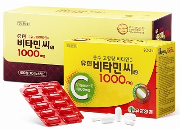 유한양행의 ‘비타민C 1000mg’은 순수 고함량 비타민C 제품으로 깐깐한 제조와 심사과정을 거쳐 정확한 성분과 함량, 효능과 효과를 인정받은 의약품으로 약국에서 구매할 수 있다. 습기에 약한 비타민C 특성을 고려해서 방습효과가 우수한 PTP 포장재료를 사용해 비타민C 산화 현상을 개선했다. 또 정제 모양을 개선시켜 복용편리성을 더욱 높였다.