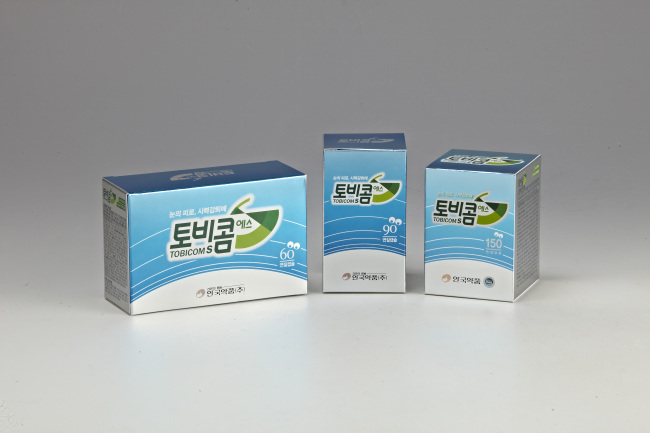 ‘먹는 눈 영양제’라는 새로운 개념을 우리나라에 태동시킨 안국약품의 ‘토비콤에스’는 30년간 소비자들에게 꾸준히 사랑받는 ‘국민 눈 건강 지킴이’다.
바키니움미르틸루스엑스(안토시아노사이드)와 비타민을 함유한 토비콤에스는 눈의 피로를 회복하는데 도움을 준다. 시력감퇴, 고도근시, 야맹증에도 효과적.