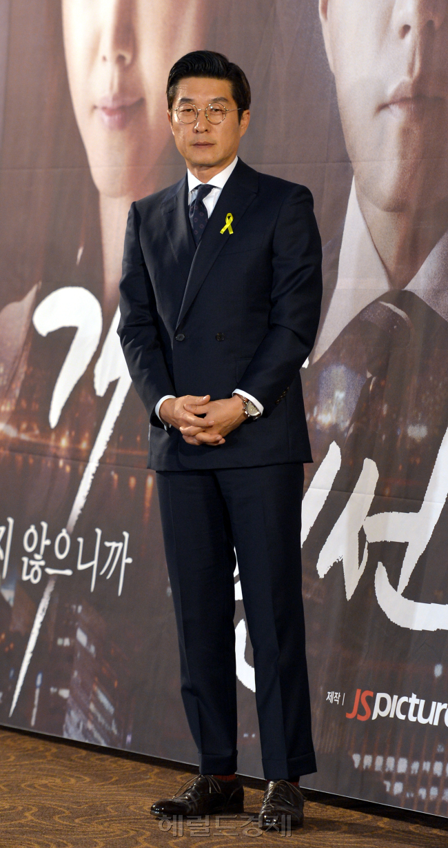김상중(탤런트/영화배우)
배우 김상중이 29일 오후 서울 강남구 삼성동 더 라빌 2층 에메랄드 홀에서 열린 MBC 수목드라마 ‘개과천선’(극본 최희라, 연출 박재범 오현종) 제작발표회에 참석해 포즈를 취하고 있다.