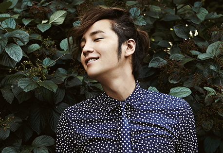 장근석(영화배우)
Mirror, mirror, on the wall. Who is the girliest of them all?