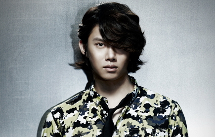 김희철(가수/탤런트/슈퍼주니어/슈퍼주니어T/M&D)
Mirror, mirror, on the wall. Who is the girliest of them all?
