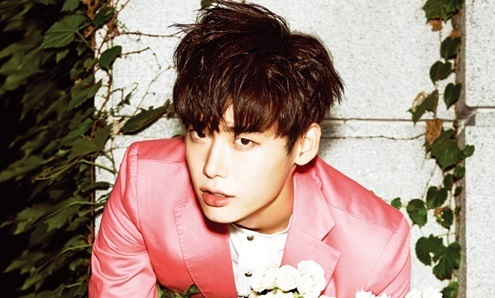 이종석(모델/탤런트)
Mirror, mirror, on the wall. Who is the girliest of them all?
