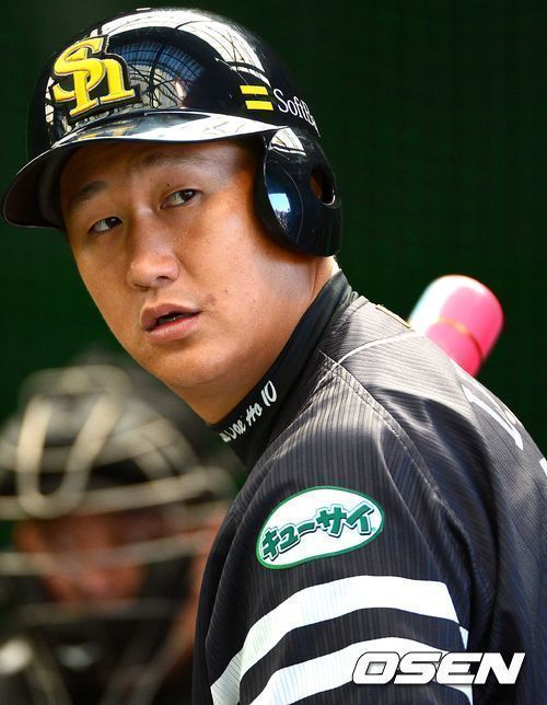 이대호(야구선수/오릭스버팔로스내야수)
일본 소프트뱅크 이대호(32)가 엿새 만에 홈런을 맛봤다.