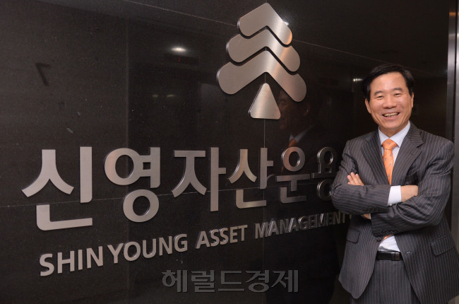 이상진(금융인/신영투자신탁운용대표이사사장)
“앞으로 10년 안에는 투자자들이 배당을 통해 돈을 버는 ‘국민주 시대’가 도래할 거라고 봅니다.”