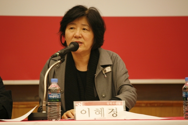 Lee Hye-kyung, the director of the International Women’s Film Festival in Seoul, speaks during a press conference on Tuesday.    IWFFIS