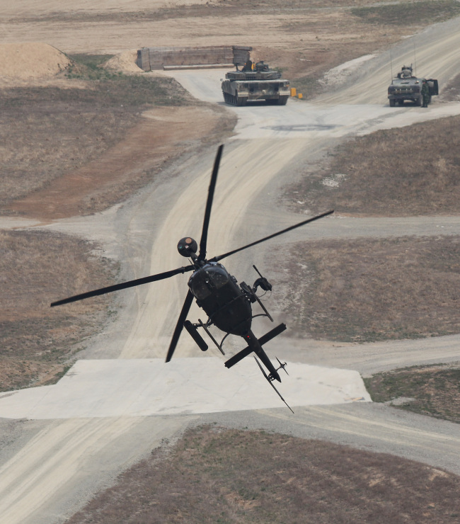An OH-58D Kiowa Warrior helicopter conducts air support operations during a South Korea-U.S. joint military exercise at the Rodriguez Firing Range in Pocheon, Gyeonggi Province, April 11.   Yonhap