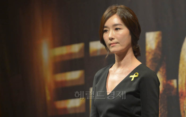 오연수(탤런트/영화배우)
30일 오후 서울 강남구 논현동 임페리얼 팰리스에서 MBC 새 월화특별기획 ‘트라이앵글’ 제작발표회가 열려 배우 오연수가 포즈를 취하고 있다.