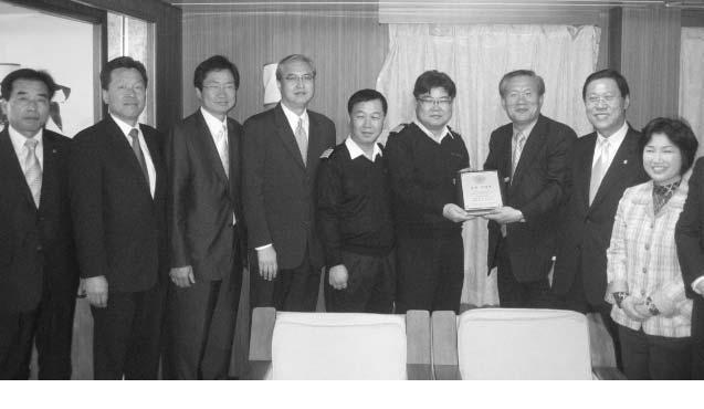 2009년 4월 여야 국회의원들은 한국선주협회가 주관한 ‘선상 체험(3월 실시)’에 대해 감사의 뜻으로 체험 당시 탑승했던 한진베이징호를 탑승, 협회 김영무 전무에게 감사패를 전달했다.