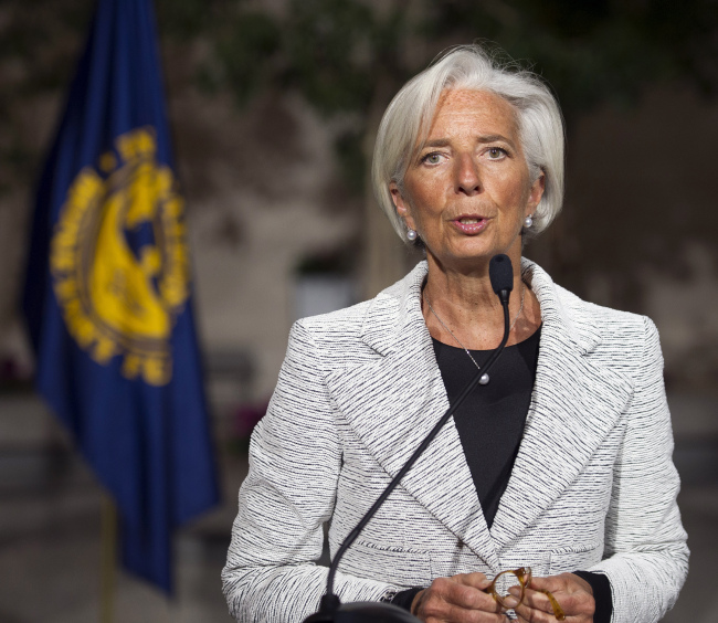 <YONHAP PHOTO-0435> International Monetary Fund (IMF) Managing Director Christine LaGarde makes a statement about sanctions leveled against Russia, during a news conference following an IMF Executive Board meeting at IMF Headquarters in Washington, Wednesday, April 30, 2014. LaGarde announced that the IMF board has approved a two-year, $17 billion loan package for Ukraine. (AP Photo/Cliff Owen)/2014-05-01 07:23:09/ <저작권자 ⓒ 1980-2014 ㈜연합뉴스. 무단 전재 재배포 금지.>
IMF Managing Director Christine Lagarde.   AP-Yonhap