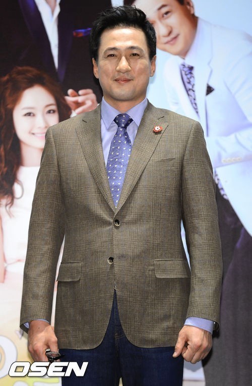 손창민(탤런트/영화배우/블러썸엔터테인먼트)
MBC 일일드라마 ‘오로라 공주’에서의 갑작스러운 하차로 논란이 일었던 탤런트 손창민(49) 씨와 제작사 간 법정다툼이 법원의 강제조정으로 마무리됐다.