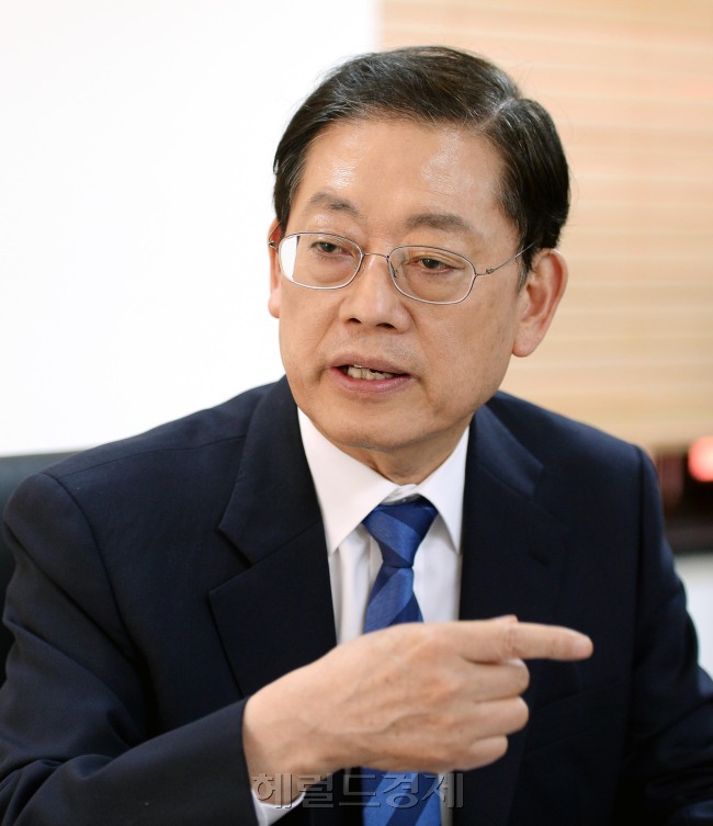 김황식 새누리당 서울시장 예비후보.이길동기자.gdlee@heraldcorp.com
김황식 새누리당 서울시장 예비후보.이길동기자.gdlee@heraldcorp.com
김황식 새누리당 서울시장 예비후보.이길동기자.gdlee@heraldcorp.com