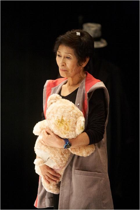 김혜자(탤런트/영화배우)
이달들어 인기 여배우를 주인공으로 내세운 연극들이 잇따라 개막한다. 국민엄마 김혜자와 탄탄한 연기력의 김성령, 개성있는 배우 류현경이 연극 무대에서 관객들과 만난다.