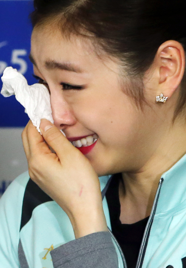 김연아(스케이트선수)
South Korea's figure skating icon Kim Yu-na bid emotional farewell Tuesday to her fans at home and abroad displaying perfect performances on her ice shows.