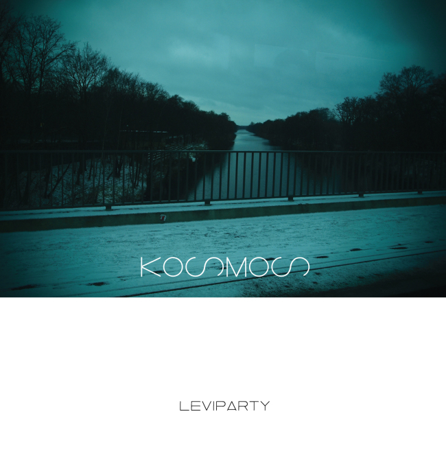 어번 재즈(Urban Jazz) 뮤지션 레비파티(Levi Party)가 새 앨범 ‘코스모스(KOSMOS)’를 발표했다.
소속사 측은 “이번 앨범은 전작 ‘베슬(Vessle)’ 이후 레비파티가 3년 만에 발표하는 신보로 기존에 선보인 어번 재즈부터 모던 클래식까지 아우르는 ‘네오 클래식’ 장르의 음악을 담고 있다”며 “국내 정상급 클래식, 재즈 연주자 및 음향 엔지니어들이 대거 참여했다”고 전했다.