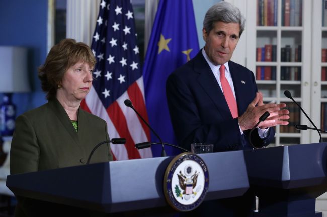 European Union foreign policy chief Catherine Ashton (left) and U.S. Secretary of State John Kerry answer reporters’ questions during a joint news conference at the State Department in Washington, D.C., Tuesday.   AFP-Yonhap