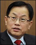 서진원(금융인/신한은행은행장)
서진원<사진> 신한은행장은 올해 폴란드 사무소를 여는 등 국외진출에 속도를 내겠다고 밝혔다.