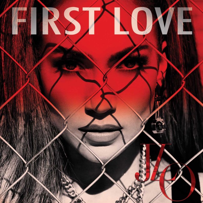 팝스타 제니퍼 로페즈(Jennifer Lopez)의 새 싱글 ‘First Love’가 7일 발매됐다.
제니퍼 로페즈의 10번째 앨범인 [A.K.A.]에 삽입될 곡 ‘First Love’는 마룬 5(Maroon 5), 케이티 페리(Katy Perry) 등과 작업하며 수많은 히트곡을 만든 맥스 마틴(Max Martin)이 프로듀싱한 업템포 곡이다.