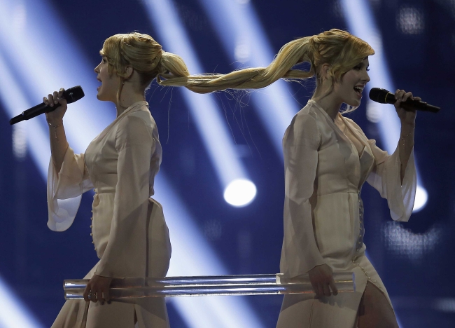 The Tolmachevy Sisters, representing Russia, perform the song “Shine” during the first semifinal of the Eurovision Song Contest at B&W Halls, in Copenhagen, Denmark, Tuesday.   AP-Yonhap