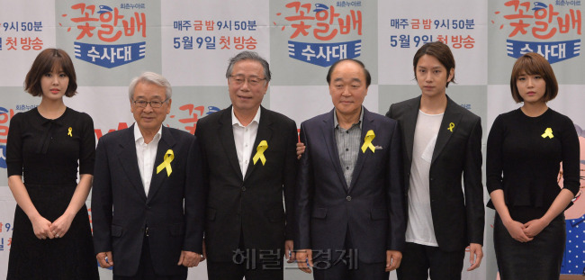7일 오전 서울 중구 프레스센터에서 열린 tvN 회춘누아르 금요드라마 ‘꽃할배 수사대’제작발표회에서 출연진들이 포토타임을 하고 있다.