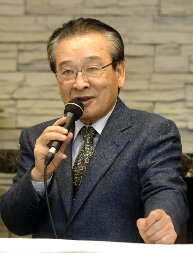 이순재(탤런트/영화배우/SG연기아카데미원장/EK티쳐원장)
배우 이순재가 의미심장한 말을 했다. 이순재는 7일 서울 광화문 프레스센터에서 열린 tvN 금요드라마 ‘꽃할배 수사대’(극본 문선희, 연출 김진영) 제작발표회에서 “배우는 아무리 예뻐도 연기를 못하면 바보처럼 보인다”고 말했다.
