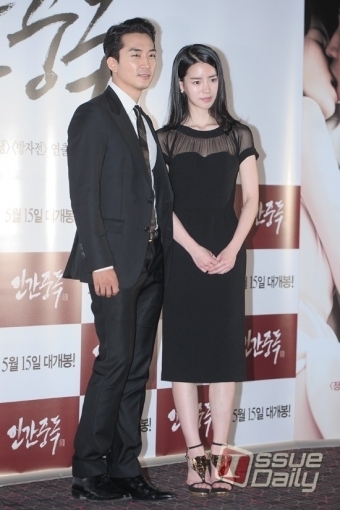 송승헌(좌부터/탤런트/영화배우/더좋은이엔티),임지연(영화배우/심엔터테인먼트)
배우 송승헌, 임지연이 5월 7일 오후 서울 성동구 행당동에 위치한 CGV왕십리에서 열린 영화 '인간중독(감독 김대우)' 언론시사회에 참석했다.