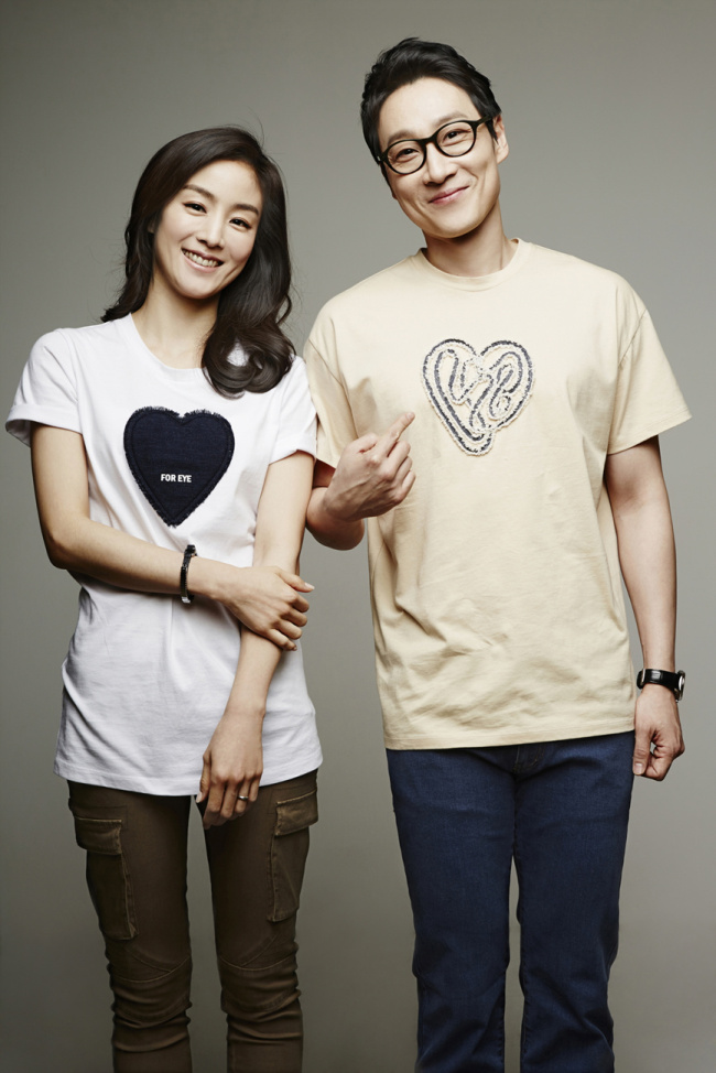 문정원(좌부터/플로어리스트),이휘재(이영재/MC/개그맨)
“시각 장애 아동들에게 세상의 빛을 선물하세요”
