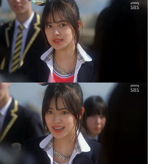 지우(최지우/영화배우)
배우 지우가 ‘너희들은 포위됐다’에서 고아라의 아역으로 등장, 능청스러운 사투리 연기로 존재감을 과시했다.