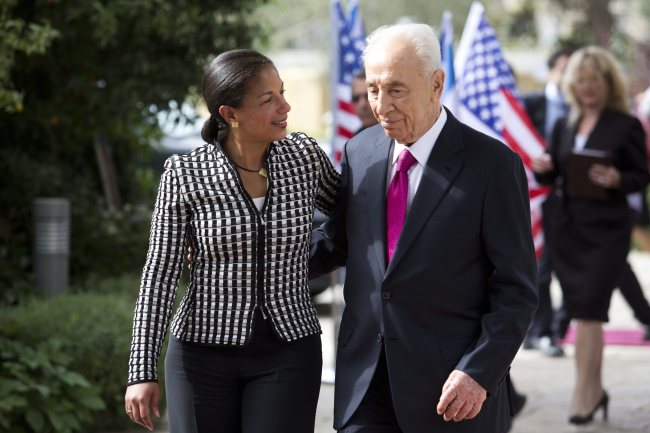 U.S. national security adviser Susan Rice (left) is greeted by Israeli President Shimon Peres during their meeting at the presidential residence in Jerusalem on Wednesday.   EPA-Yonhap