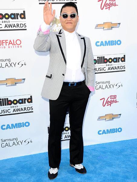싸이(박재상/가수/음악PD)
Psy arrives at the 2013 Billboard Music Awards. Psy Facebook
Psy arrives at the 2013 Billboard Music Awards. Psy Facebook