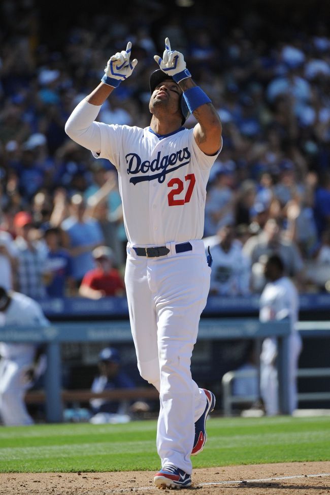 Dodgers outfielder Matt Kemp celebrates his homer in the eighth inning.   AFP-Yonhap
