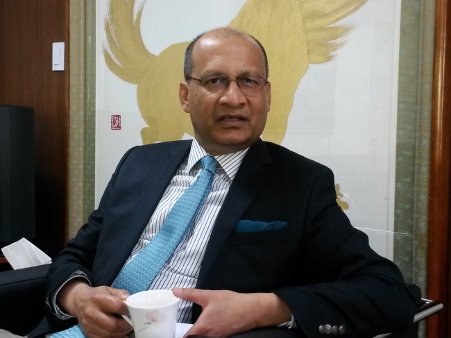 Indian Ambassador to South Korea Vishnu Prakash speaks with The Korea Herald in an interview at the Indian chancery in Hannam-dong, Seoul, Friday.   Philip Iglauer/The Korea Herald