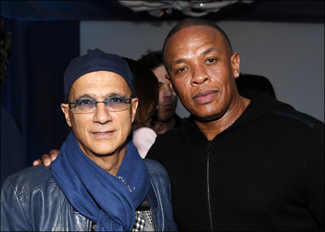 U.S. music industry entrepreneur Jimmy Iovine (left) and hip-hop mogul Dr. Dre.   AP-Yonhap News