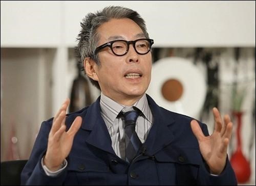 서세원(목사/개그맨/솔라그라티아교회담임목사)
개그맨 출신 목사 서세원(58)이 아내 서정희(54)를 폭행한 혐의로 불구속 입건돼 충격을 안겨주고 있다.