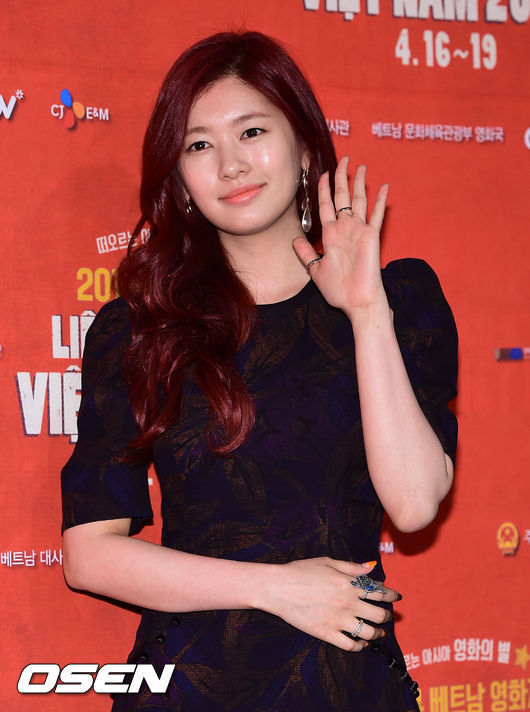 정소민(탤런트/SMC&C)
배우 정소민이 영화 ‘스물(가제)’에 출연 제의를 받고 고심 중이다.