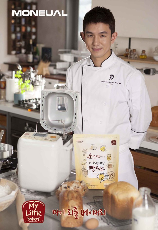 루이강(요리연구가/루이강쇼콜라티에대표)
모뉴엘은 스타 쇼콜라티에(chocolatierㆍ초콜릿 공예가) 루이 강<사진>이 진행하는 ‘제4기 홈 베이킹 클래스’를 개최한다고 12일 밝혔다.
