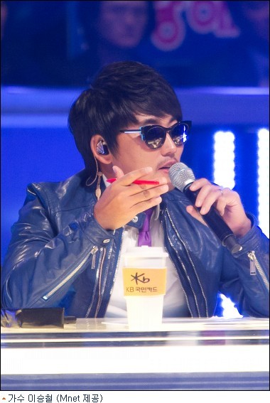 이승철(가수)
가수 이승철이 가수 지망생이 뽑은 ‘보컬 선생님으로 모시고 싶은 연예인’ 1위로 선정되었다.